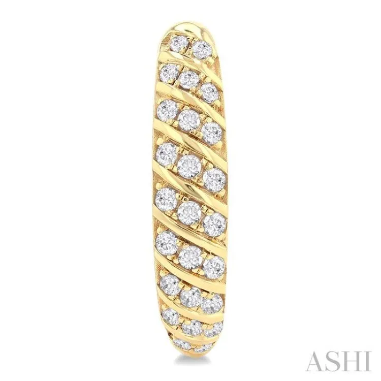 1/2 Ctw Ribbed Swirl Round Cut Diamond Fashion Hoop Earring in 10K Yellow Gold