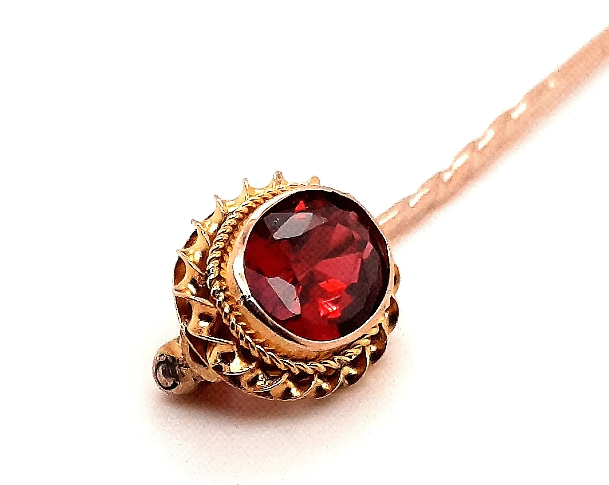 9ct Yellow Gold & Ruby Pin