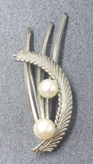 Cultured Pearl Silver Toned Leaf Brooch - c.1960s