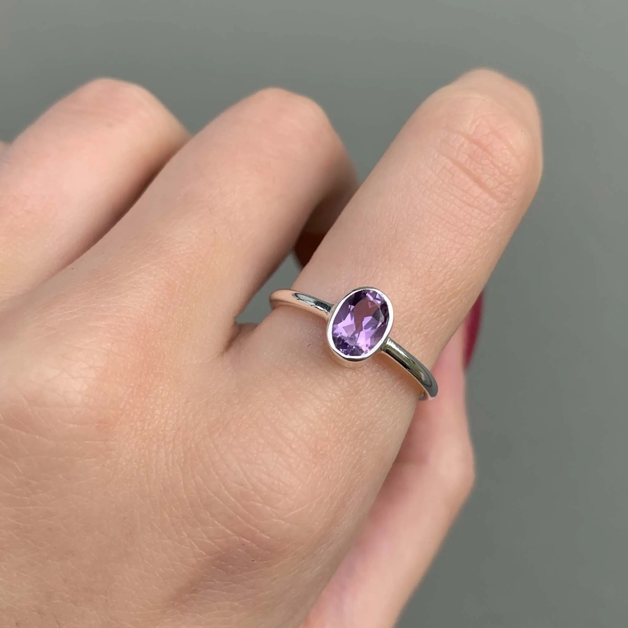 Dainty Oval Amethyst Ring