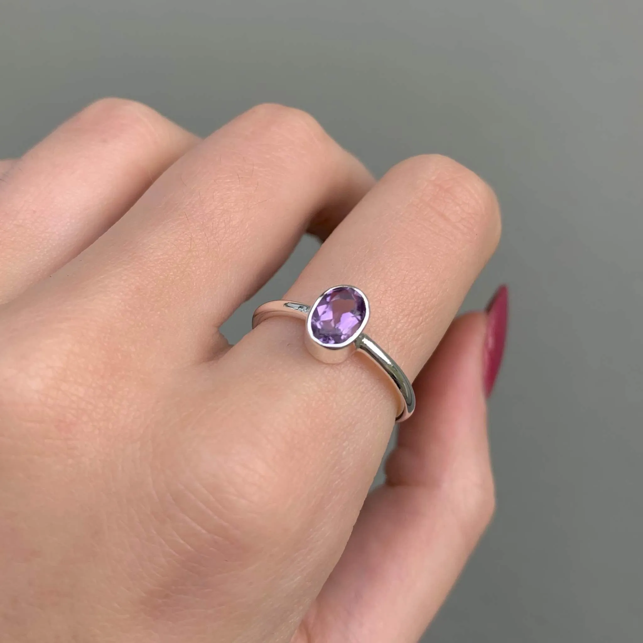 Dainty Oval Amethyst Ring