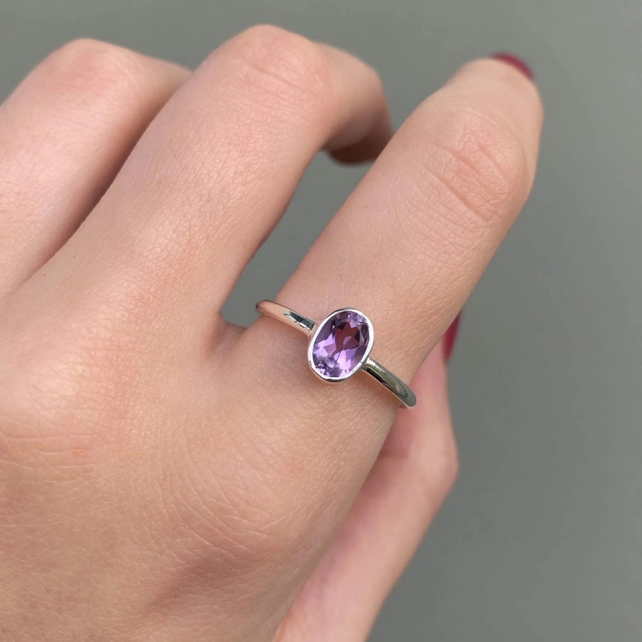 Dainty Oval Amethyst Ring