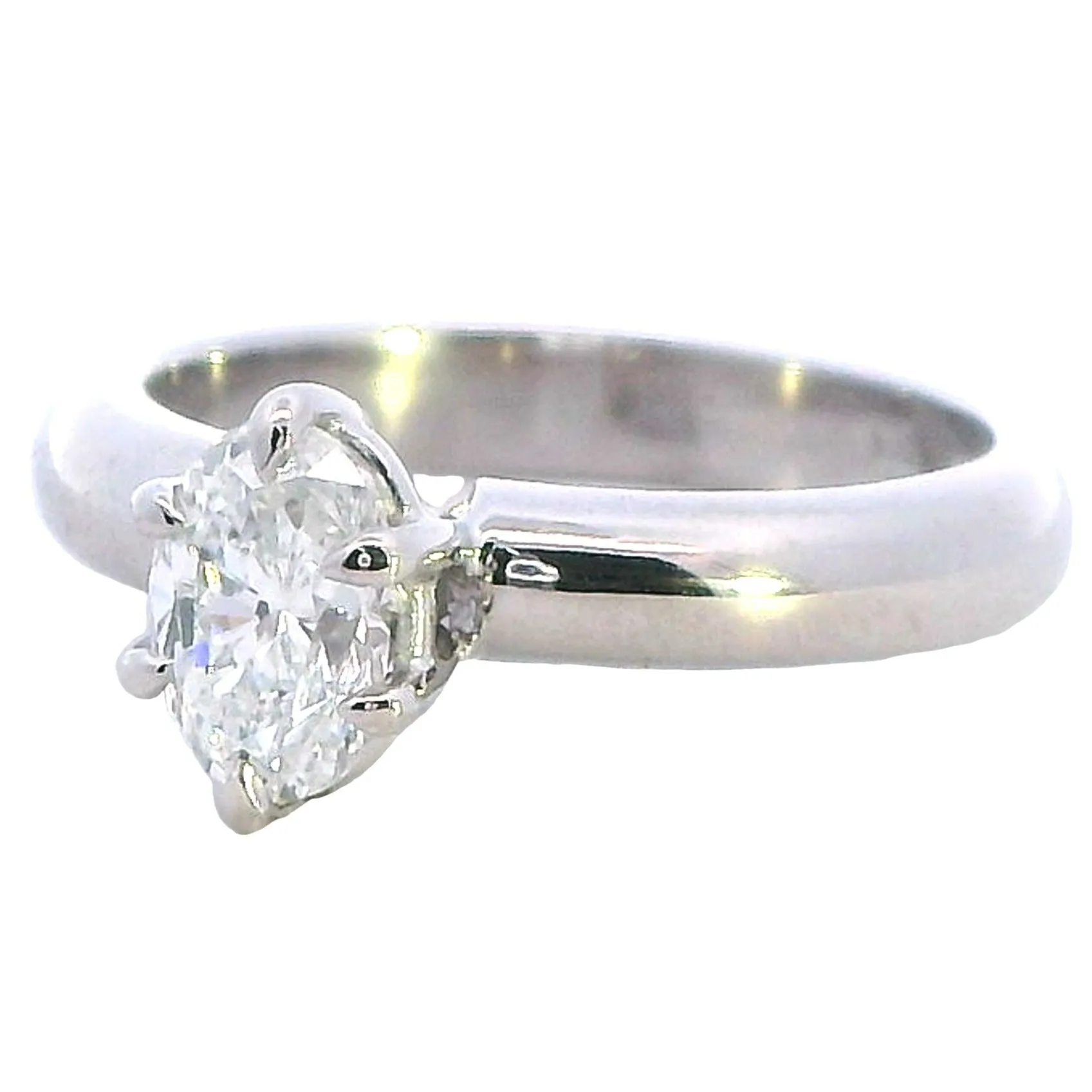 Dazzling White Gold Brilliant-Cut Diamond Ring - A Symphony of Light & Elegance