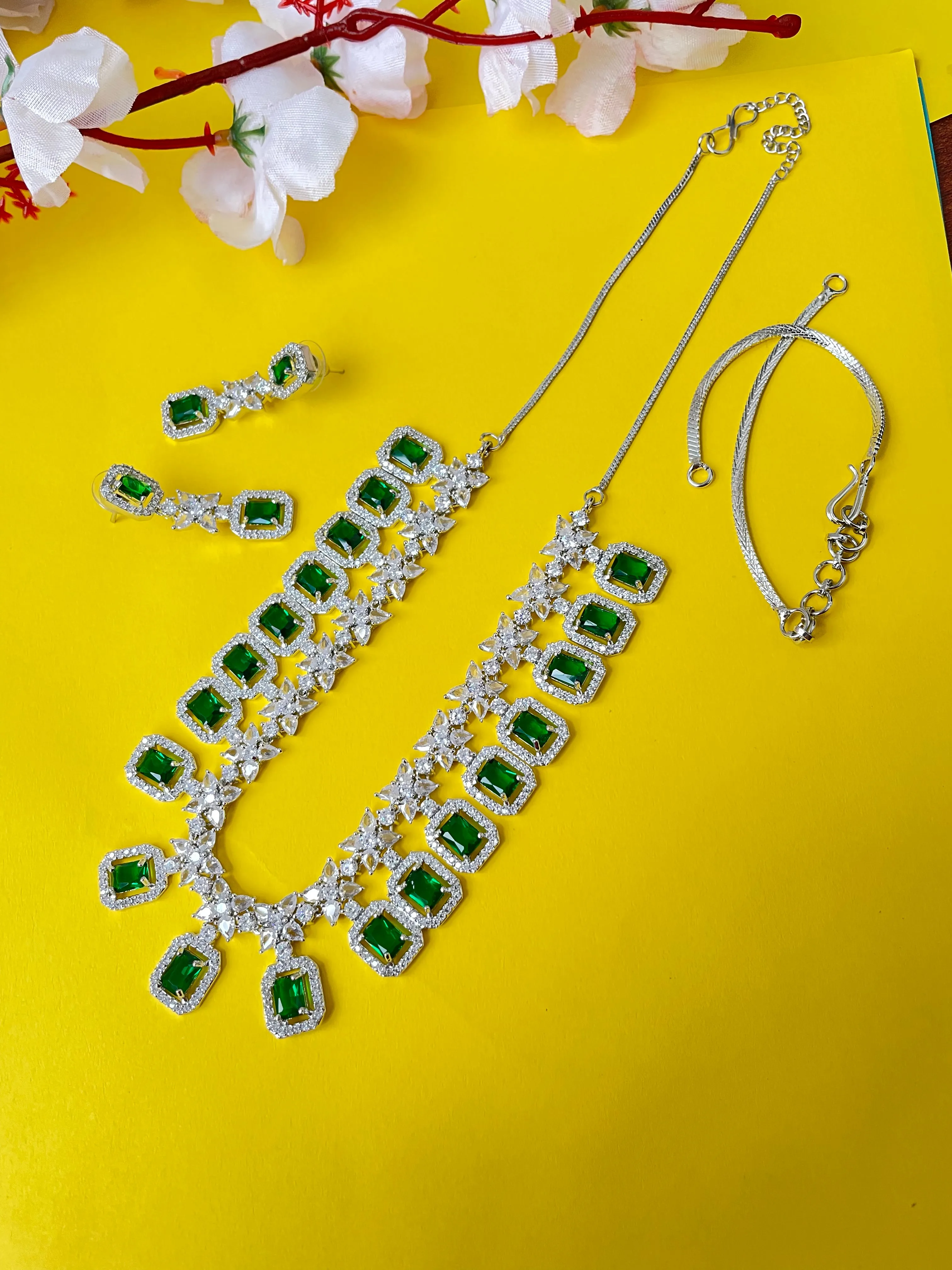 Green Choker Necklace - Elegance2