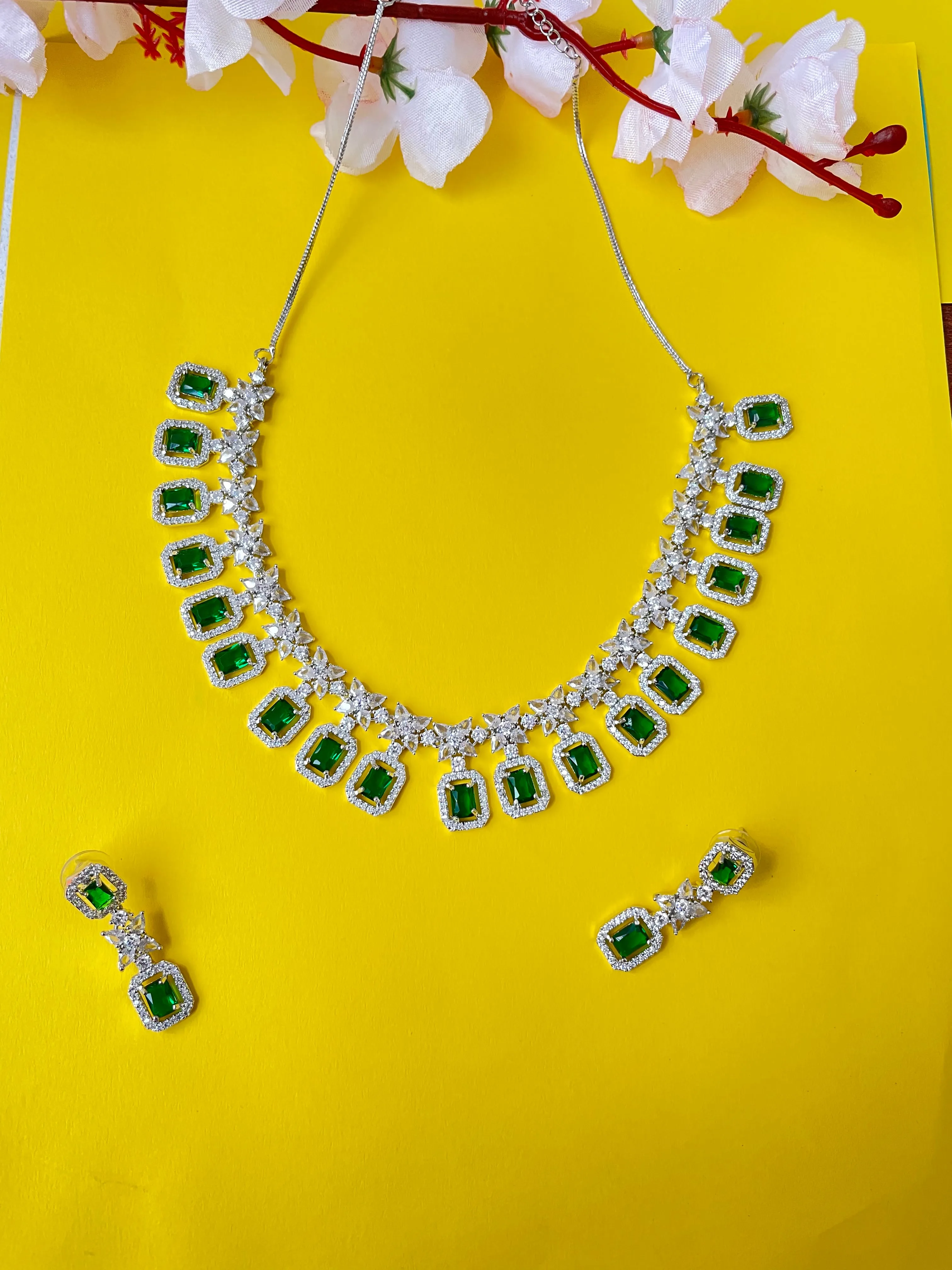 Green Choker Necklace - Elegance2