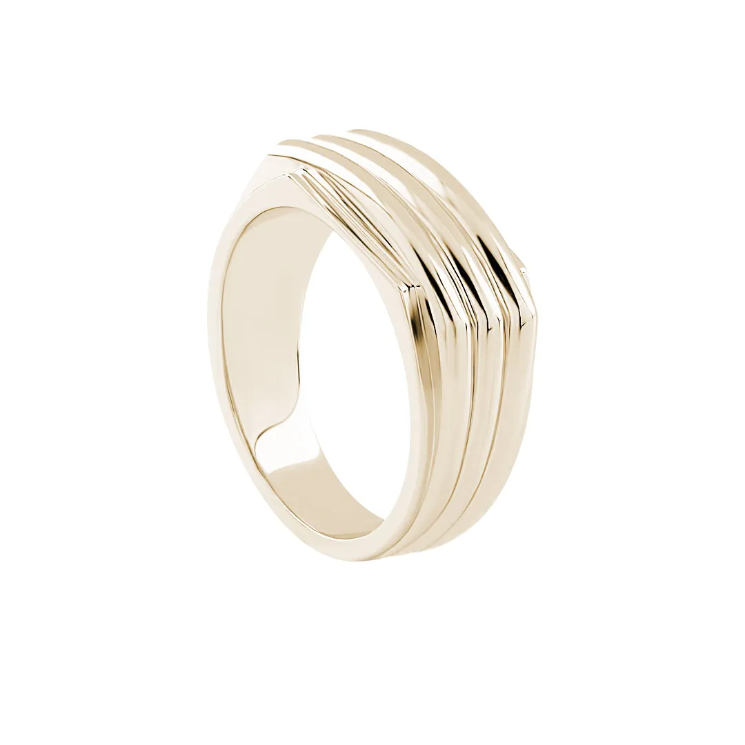 Lined Signet Ring in Gold