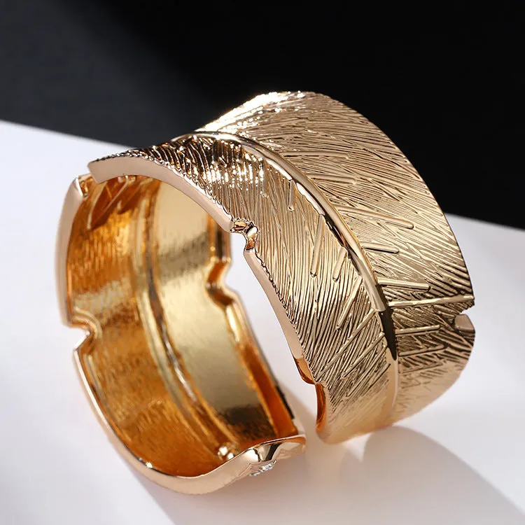 Sisslia Hot Sale Fashion Zinc Alloy Gold Plated Leaves Bangle Women Classic Simple Bangle Jewelry For Women