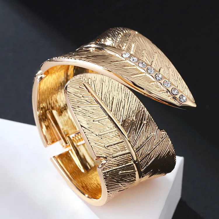 Sisslia Hot Sale Fashion Zinc Alloy Gold Plated Leaves Bangle Women Classic Simple Bangle Jewelry For Women