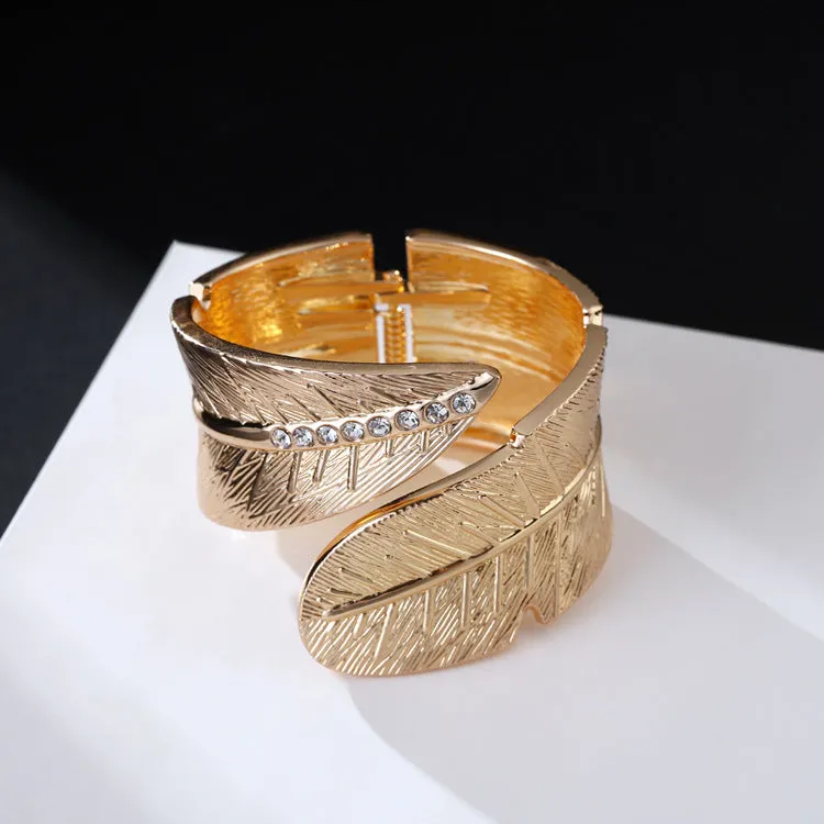 Sisslia Hot Sale Fashion Zinc Alloy Gold Plated Leaves Bangle Women Classic Simple Bangle Jewelry For Women