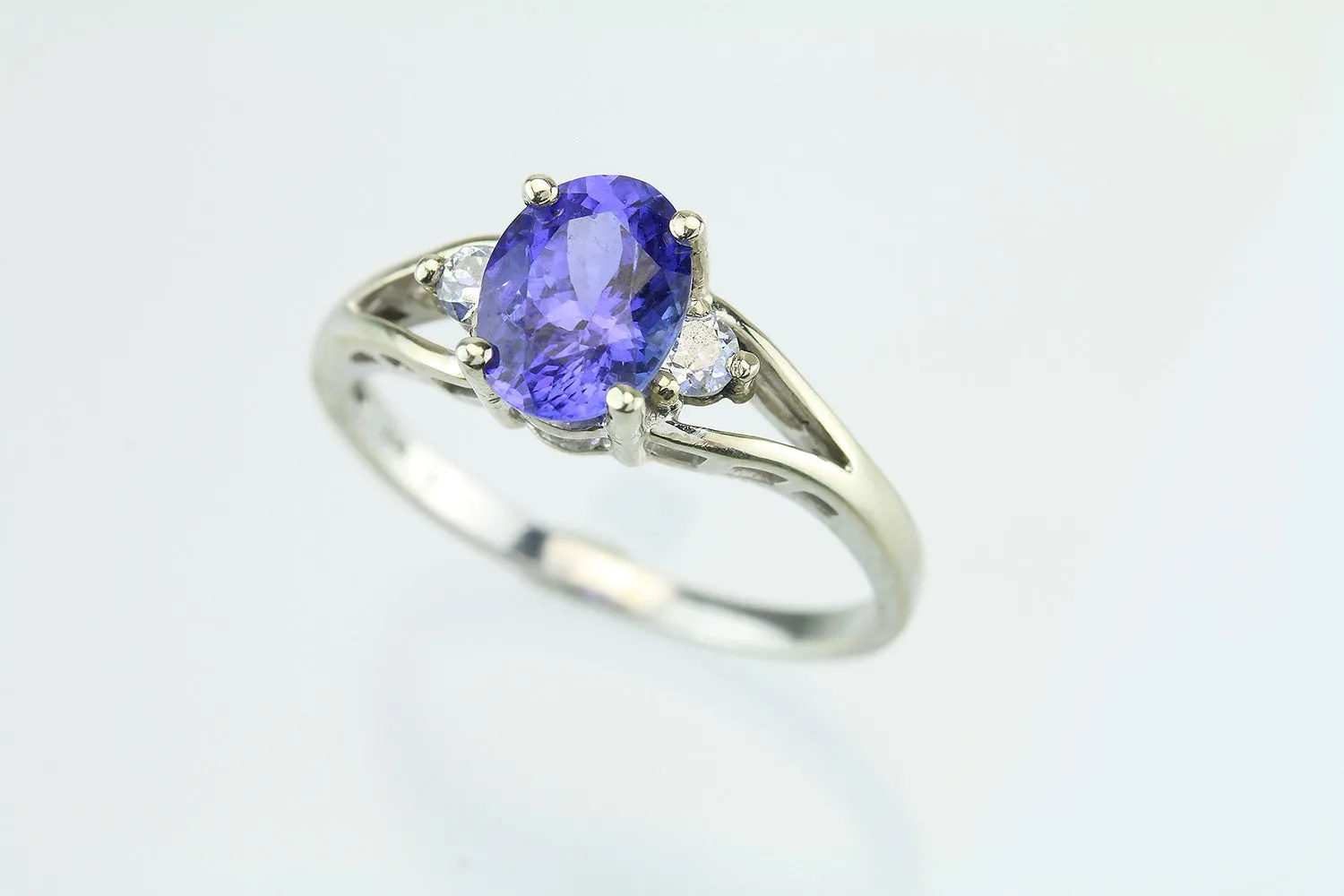 Tanzanite And Diamond 14kt White Gold Ring.