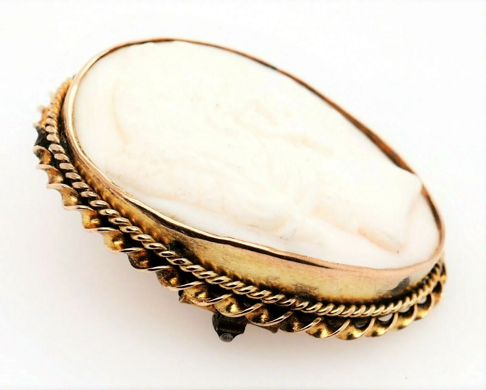 Vintage Conch Shell Cameo & Rolled Gold Brooch Fashion Jewellery