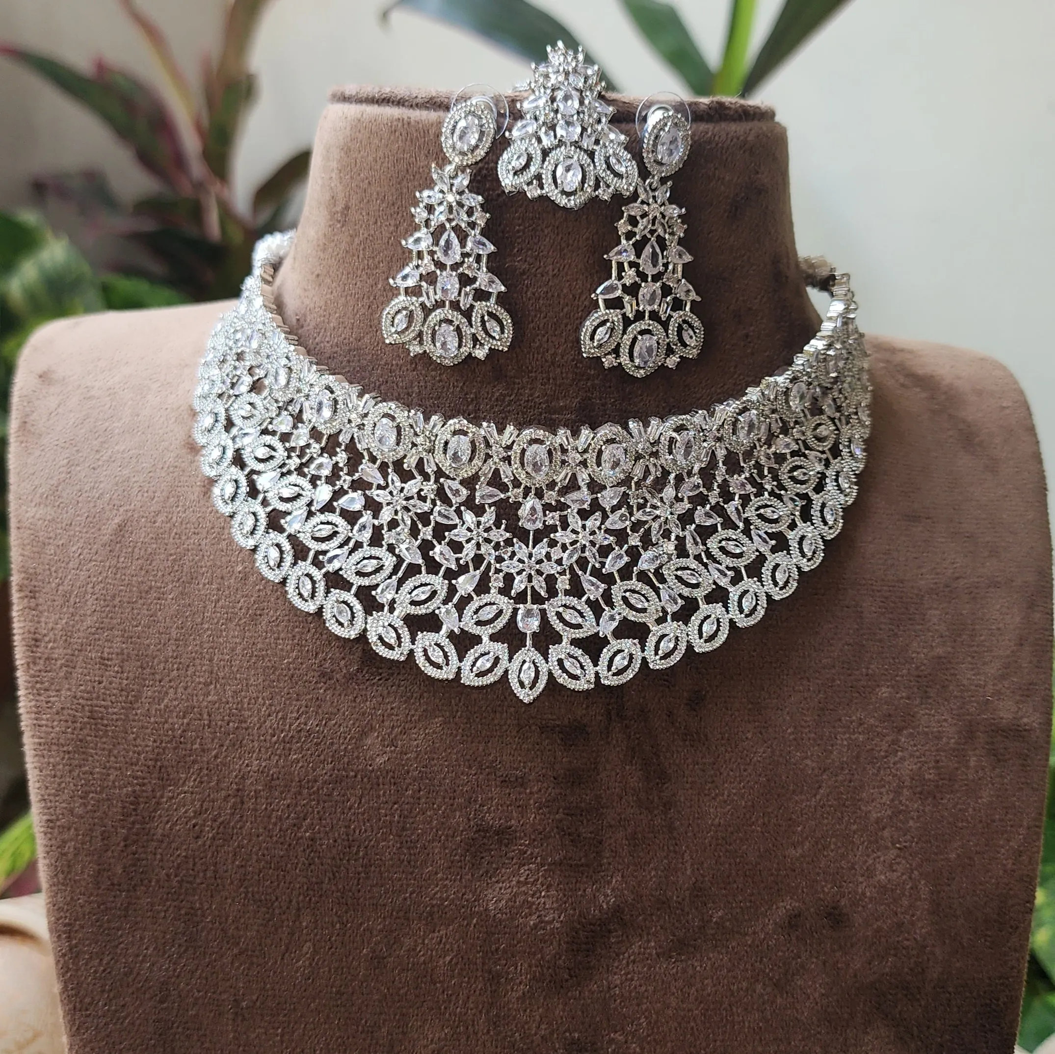 White AD Choker With Earrings And Tikka